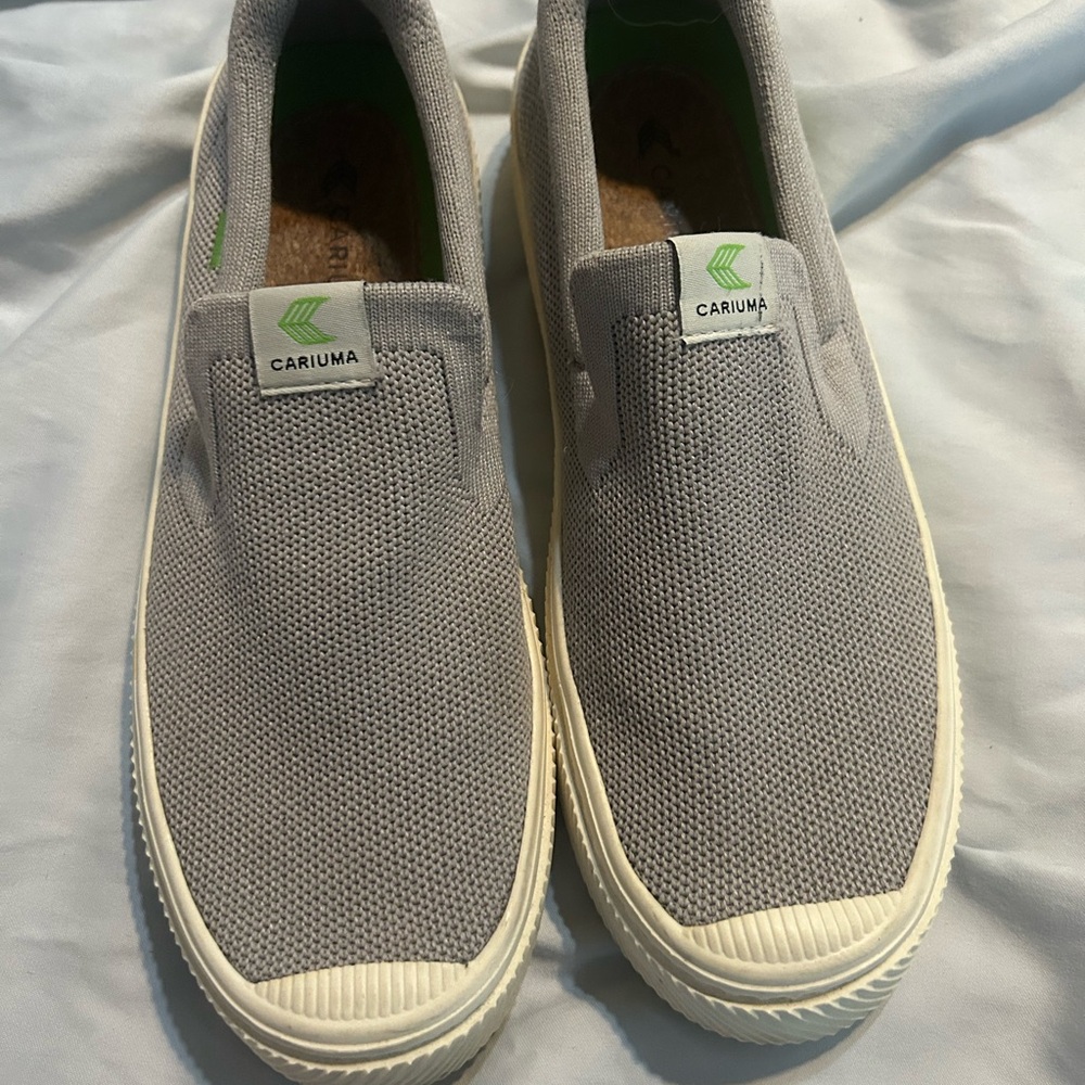 Cariuma Light Gray Slip-On Sneakers (Men’s size 5.5) (Women’s size 7)